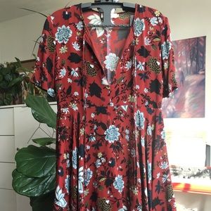 Stunning floral dress!
